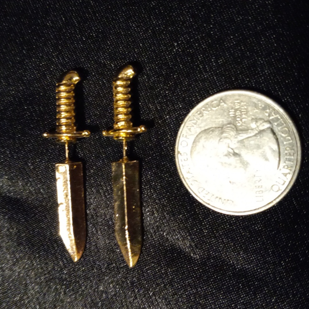 Dagger earrings - Picture 3 of 3